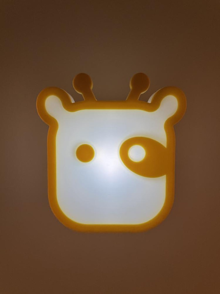 Ночник - светильник светодиодный ЭРА NN-626-LS-Y в розетку с датчиком освещенности желтый