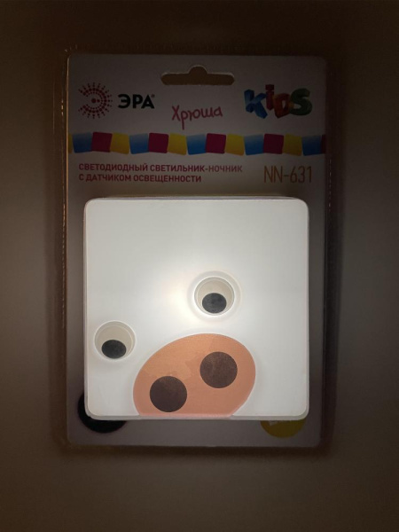 Ночник - светильник светодиодный ЭРА NN-631-LS-P в розетку с датчиком освещенности розовый