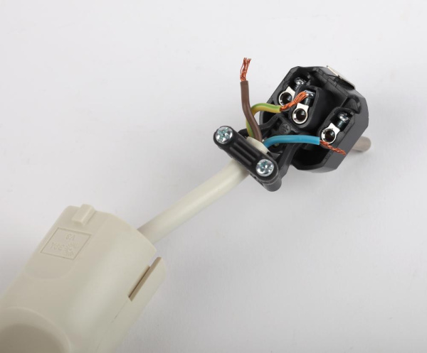 Вилка ЭРА V3 c заземлением 16A с кольцом непрямой ввод белая