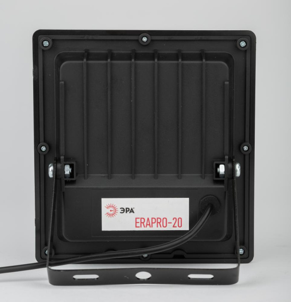 ЭРА Прожектор светодиодный уличный на солн. бат. 20W, 350 lm, 5000K, с датч. движения, ПДУ, IP65 (6/