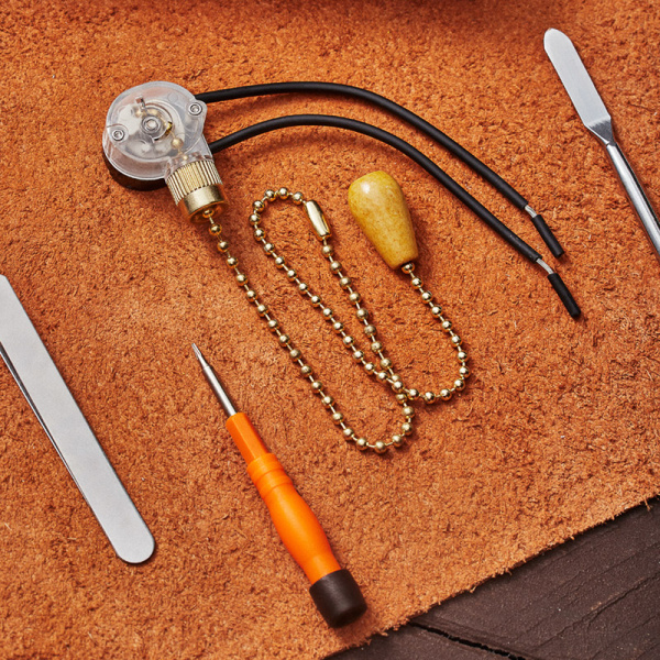 Выключатель для настенного светильника c проводом и деревянным наконечником, золотой, 1 шт. REXANT