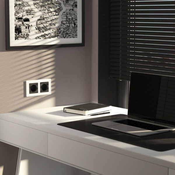 Рамка на 2 поста Senso (белый, стекло soft-touch) W0023101