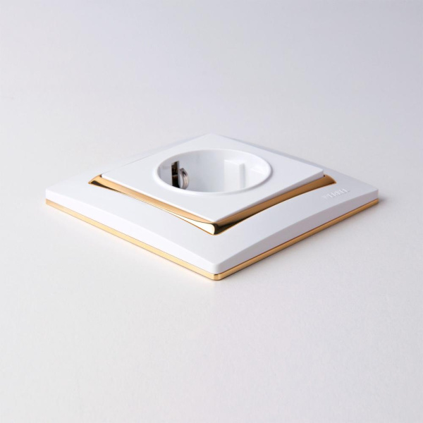 Рамка на 1 пост (белый/золото) W0011933