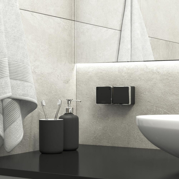 Розетка влагозащ. с зазем. с защит. крышкой и шторками Gallant (черный/хром) W5071235