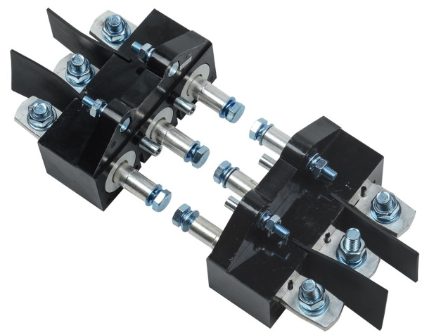 Панель втычная ПМм1-400е/630е c задним резьбовым присоединением для ВА88-39 MASTER с электронным расцепителем IEK