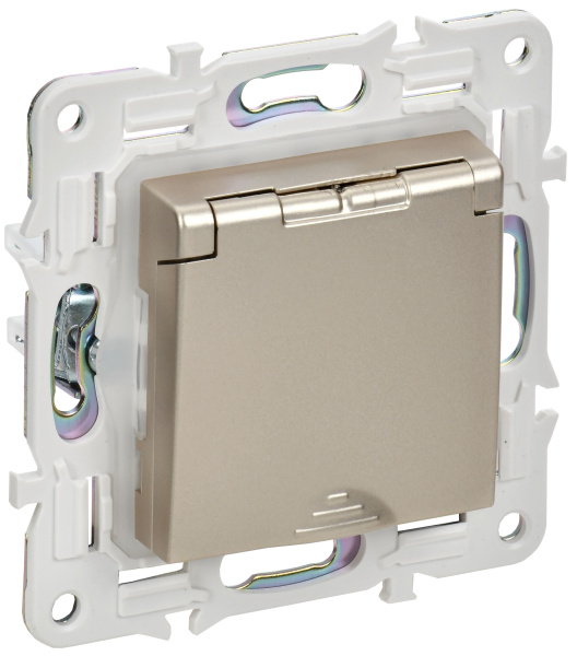 SKANDY Розетка 1-местная с заземлением с защитными шторками и крышкой 16А IP44 SK-R11Sh шампань IEK