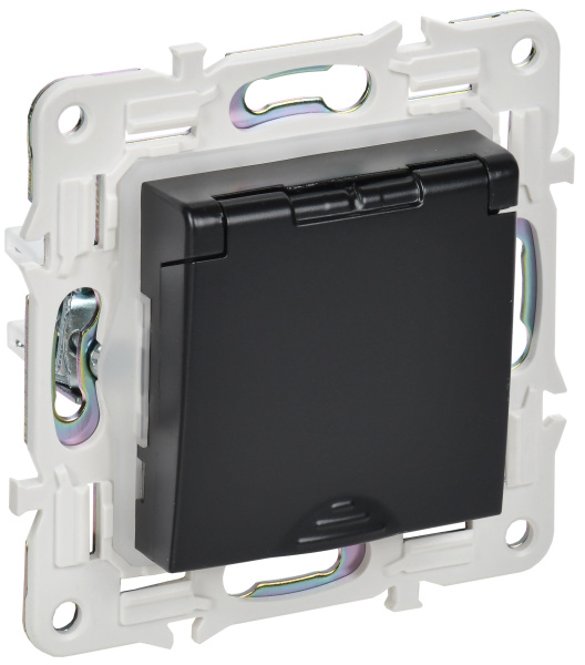 SKANDY Розетка 1-местная с заземлением с защитными шторками и крышкой 16А IP44 SK-R11Bl черный IEK