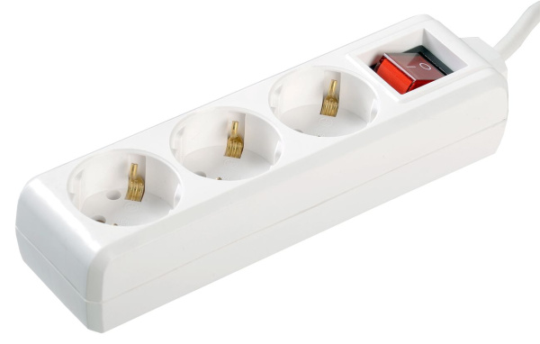 Удлинитель У03К-выкл. 3 места 2P+PE/1,5м 3х1мм2 16А/250В IEK