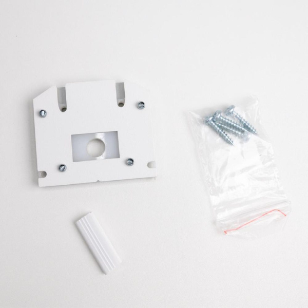 135132 NT21 058 белый Заглушка торцевая для арт 135130 FLUM