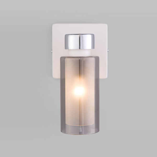 НАСТЕННЫЙ СВЕТИЛЬНИК СО СТЕКЛЯННЫМ ПЛАФОНОМ 70115/1 белый