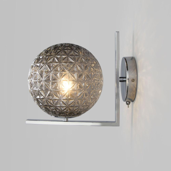 Настенный светильник со стеклянным плафоном 70131/1 хром