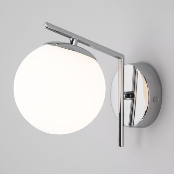 Настенный светильник со стеклянным плафоном 70152/1 хром