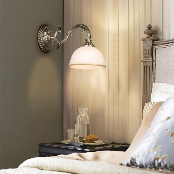 Настенный светильник со стеклянным плафоном 60106/1 античная бронза