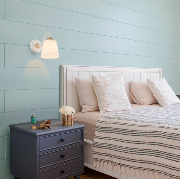 Настенный светильник со стеклянным плафоном 70062/1 белый