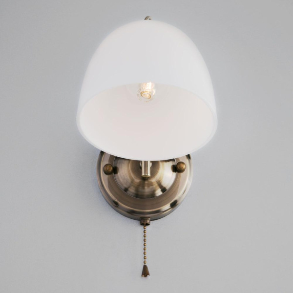 Настенный светильник со стеклянным плафоном 30107/1 античная бронза