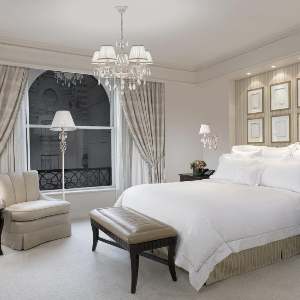 Подвесная люстра с тканевыми абажурами 10054/5 белый с золотом