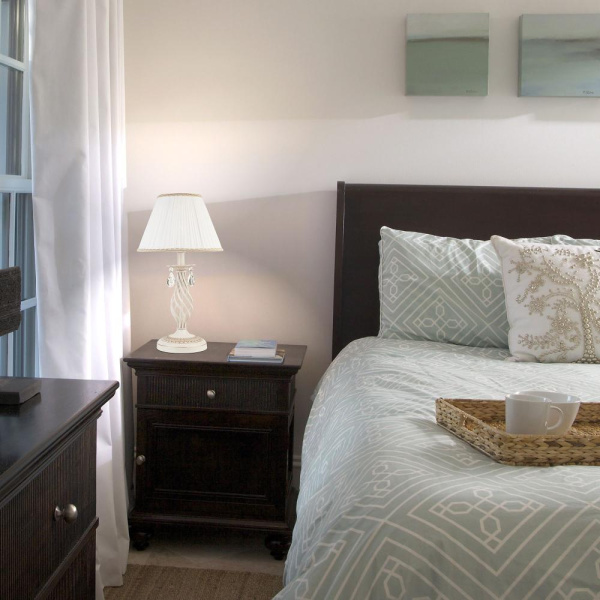 Настольный светильник с тканевым абажуром 01002/1 белый с золотом