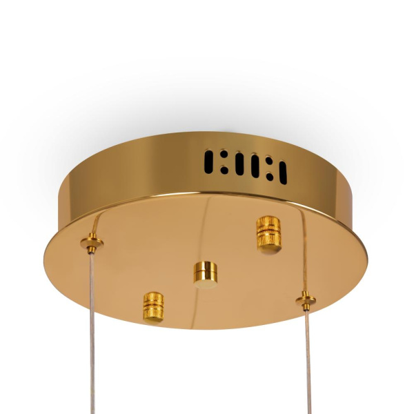 Серия Tier прекрасное дополнение к вашему интерьеру. Светильник может быть использован в интерьерах смешанного типа, например , голливудский гламур и современная классика. Хрустальный потолочный светильник излучает свет днем и ночью. В солнечном свете его