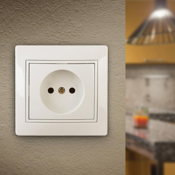 1-201-02 Intro Розетка 2P, 16А-250В, IP20, СУ, Plano, сл.кость (10/200/2400)