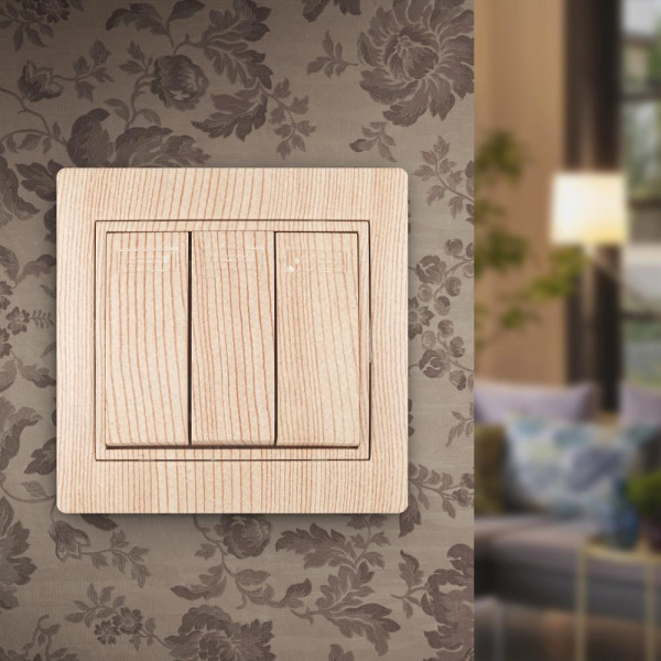 1-106-11 Intro Выключатель тройной, 10А-250В, IP20, СУ, Plano, сосна (10/200/2400)