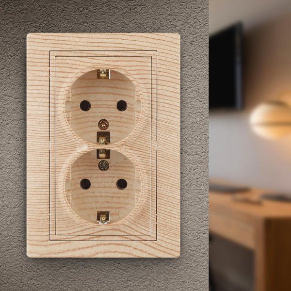 1-205-11 Intro Розетка 2X2P+E Schuko, 16А-250В, IP20, СУ, Plano, сосна (10/100/1200)