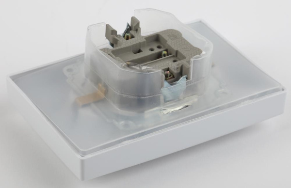 Розетка Intro Plano 1-210-01 2х2P+E Schuko с крышкой шторками, 16А-250В, СУ, IP44, Plano, белый