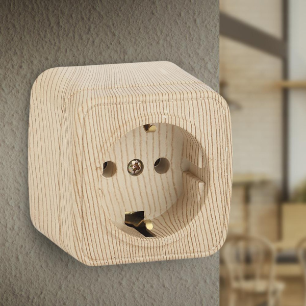 3-202-11 Intro Розетка 2P+E Schuko, 16А-250В, IP20, ОУ, Polo, сосна (16/320/3840)