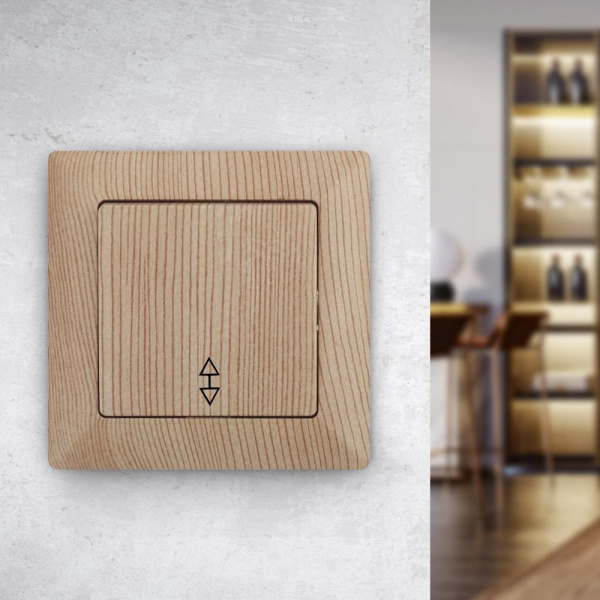 4-103-11 Intro Переключатель, 10А-250В, СУ, Solo, сосна (10/200/3200)