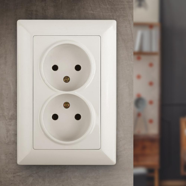 4-204-02 Intro Розетка 2х2P, 16А-250В, СУ, Solo, сл.кость (10/100/1800)