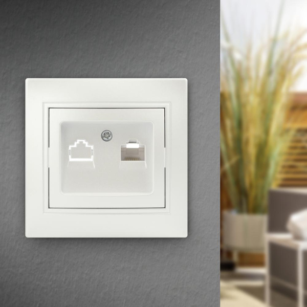 Розетка Intro Plano 1-303-06 информационная RJ45, IP20, СУ, перламутр