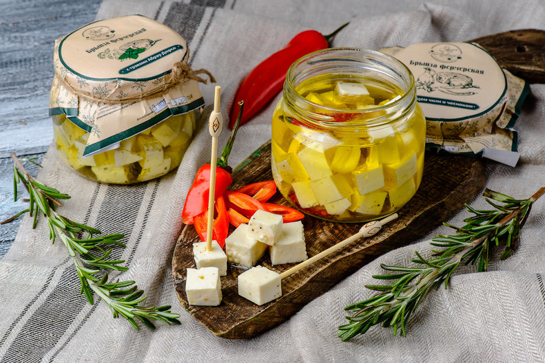 Сыр Брынза (классическая, с вялеными томатами, с зеленью и розовым перцем, с травами Абрау-Дюрсо)