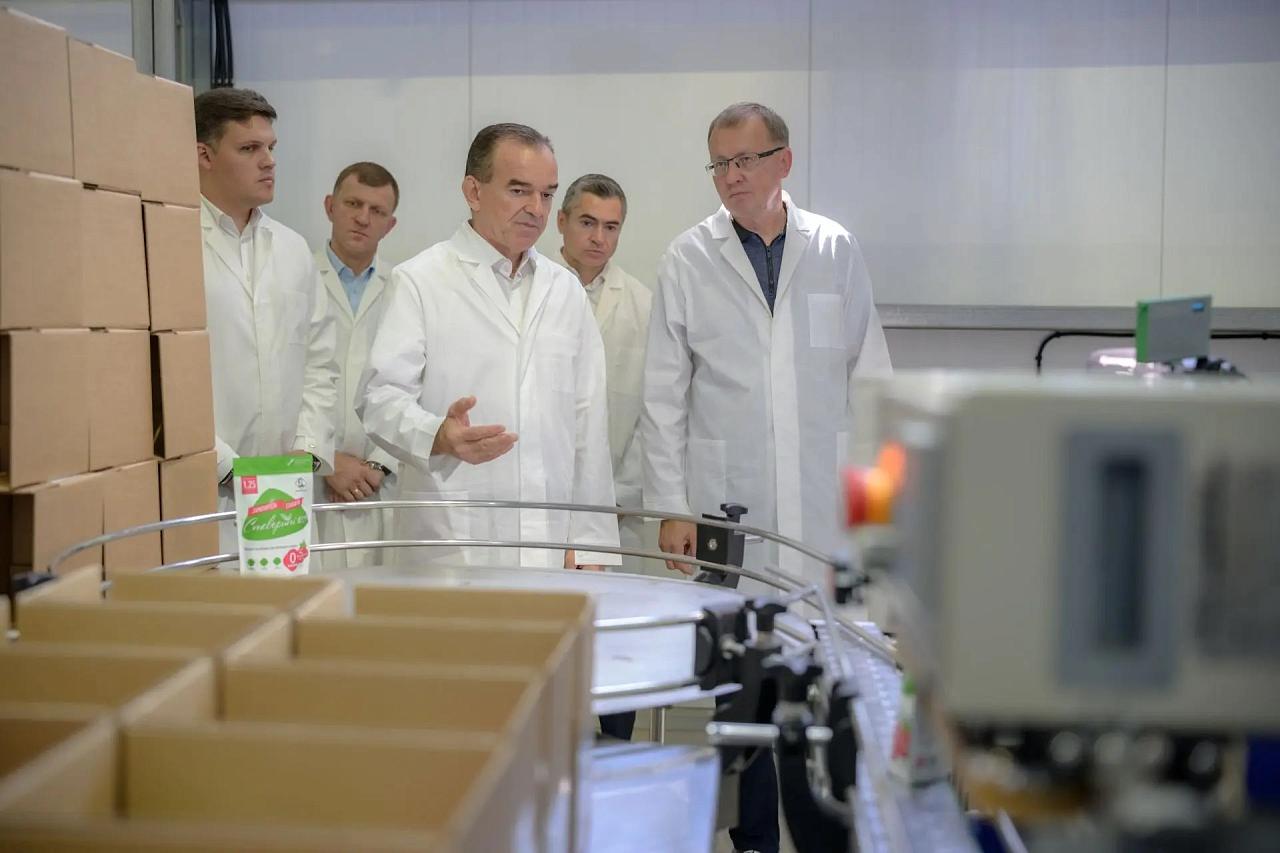 Вениамин Кондратьев посетил предприятие по производству профессиональной и бытовой химии