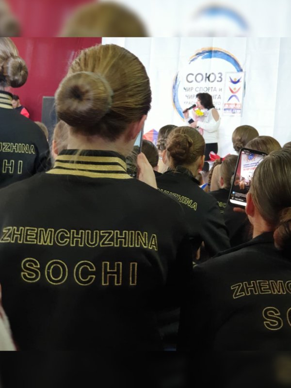 Ваш вышитый логотип на спортивной одежде