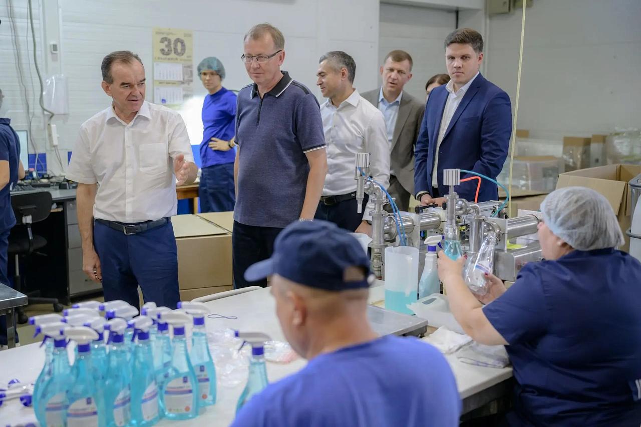 Вениамин Кондратьев посетил предприятие по производству профессиональной и бытовой химии