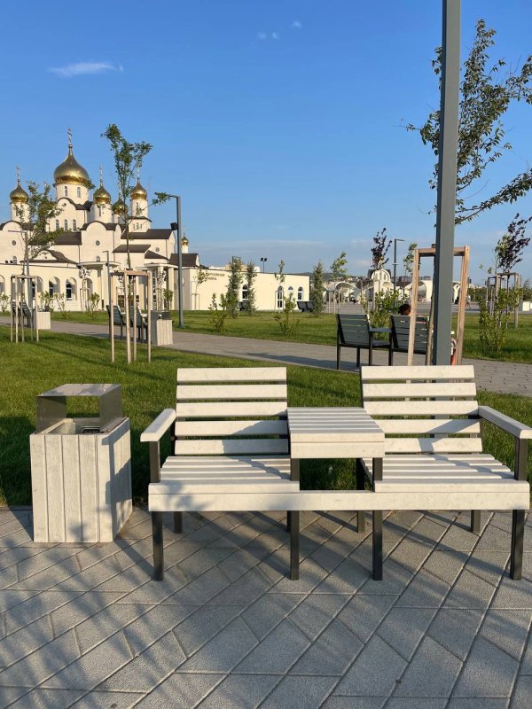 Парковые кресла со столом из полимерпесчаного композита