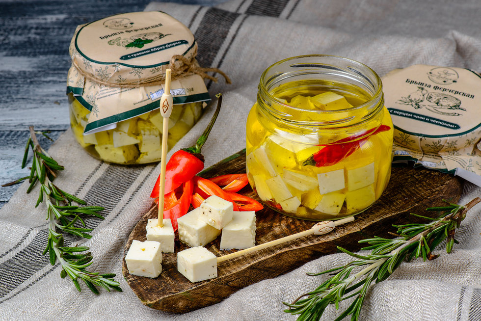 Сыр Брынза (классическая, с вялеными томатами, с зеленью и розовым перцем, с травами Абрау-Дюрсо)
