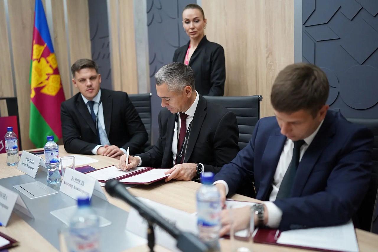 В Динском районе построят завод по обработке стекла