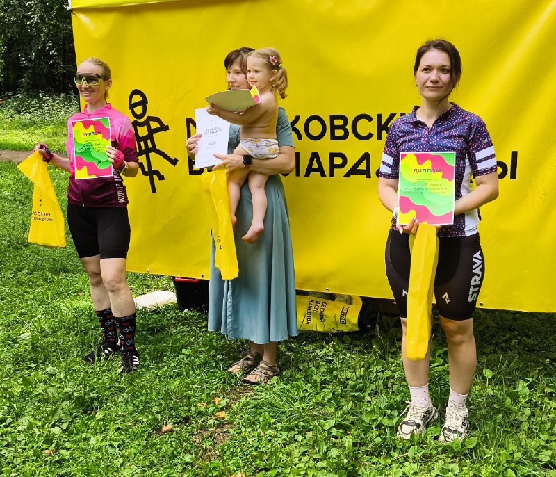 Спортивный уголок на немарафоне Июльский Флоу в Акатово от МВМ представляли Елена и Иван.