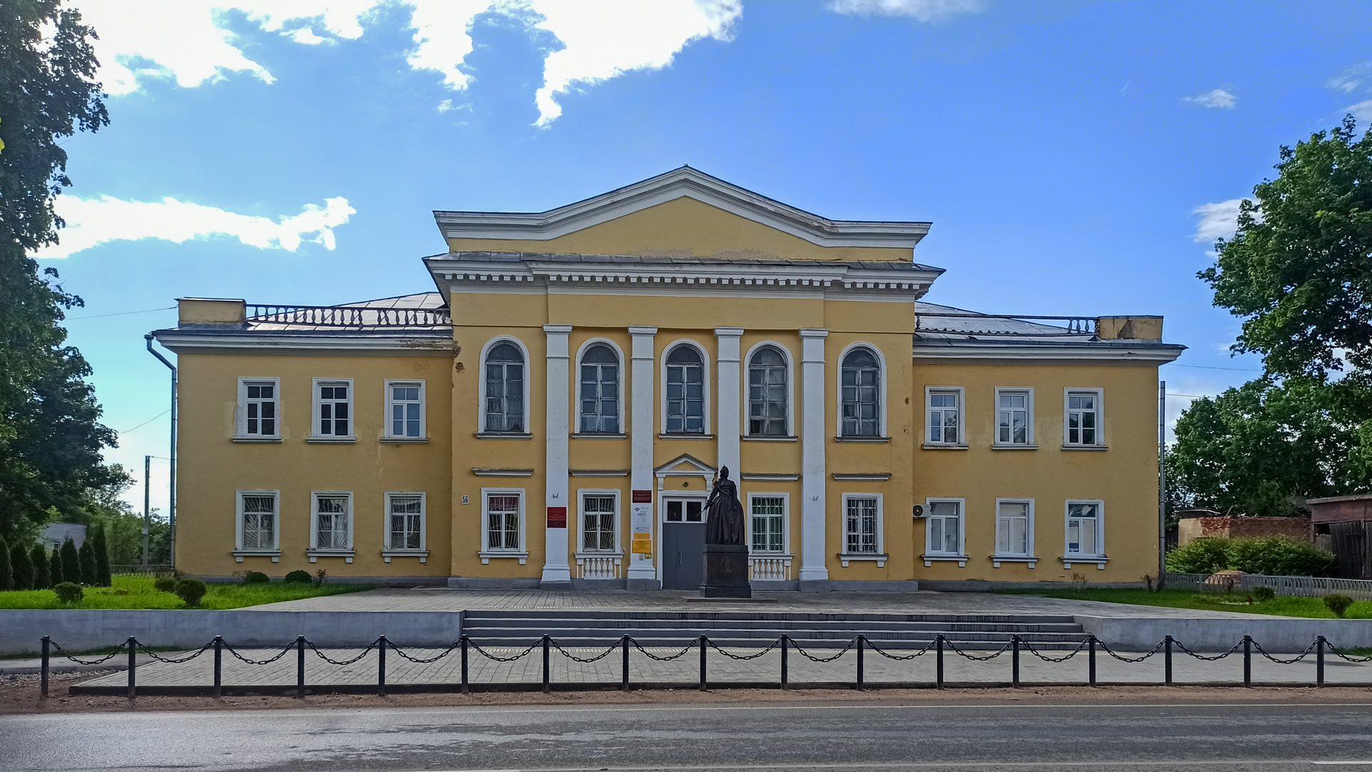 Новоржев