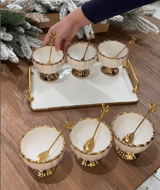 Набор креманок с золотой каймой на подставке