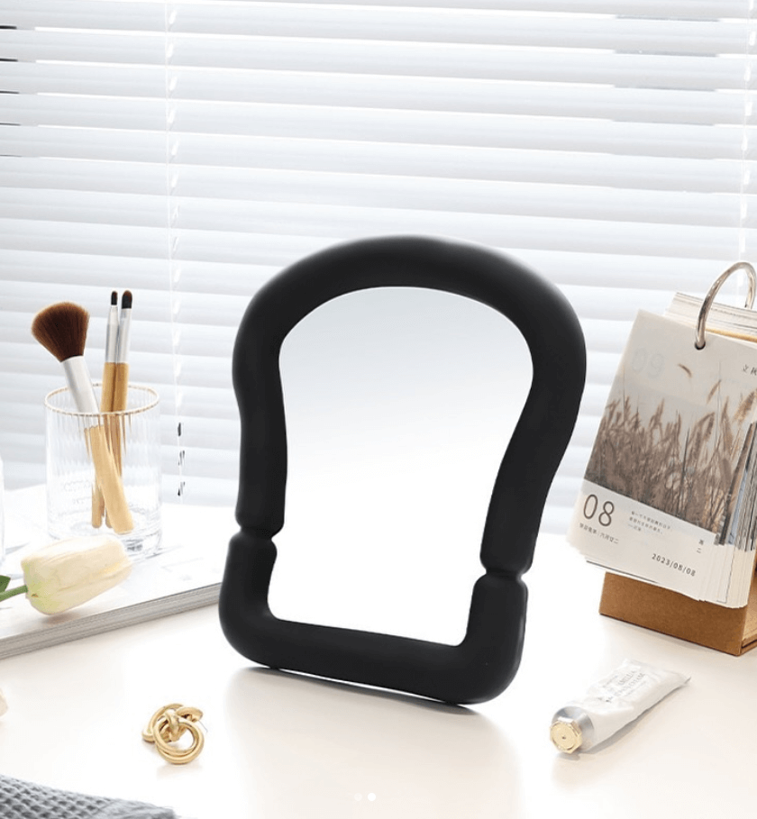 Зеркало с черной матовой рамкой