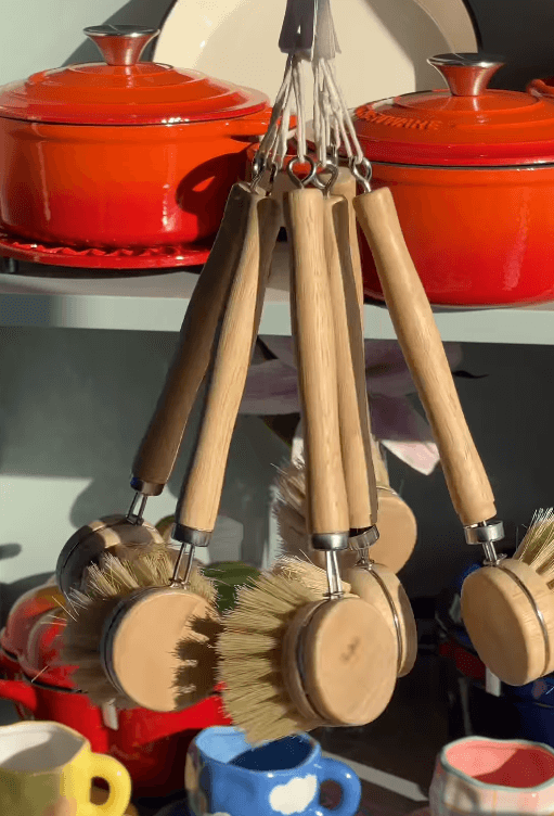 Универсальная щеточка из жесткого ворса для кухни