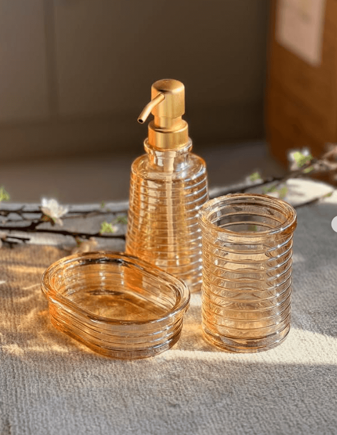 Стеклянный умывальный набор в янтарном цвете