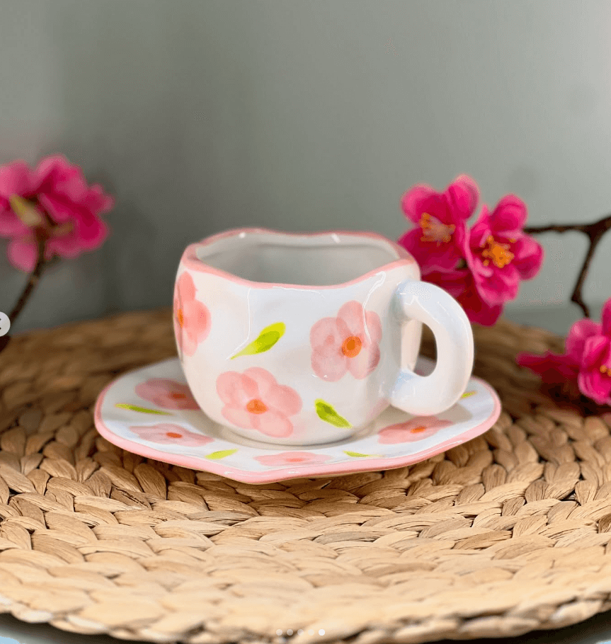 Кружка с блюдцем цвет бледно розовый с цветочками