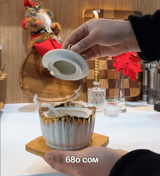 Сахарница с ложкой и подставкой белая с золотой каймой