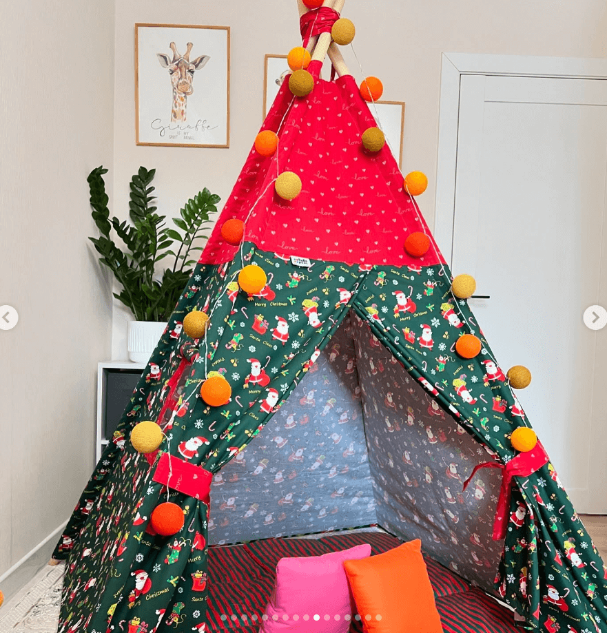 Вигвам для детских игр цвет красный\принт санта