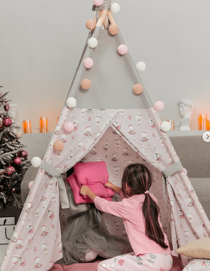 Вигвам для детских игр цвет светло-серый\принт зайчики на розовом фоне