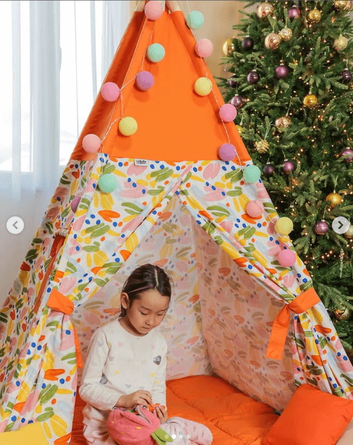 Вигвам для детских игр цвет оранжевый\принт на белом фоне