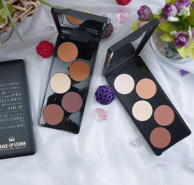 палетку  Make-up studio  из  5 оттенков, для создания идеального тона лица.