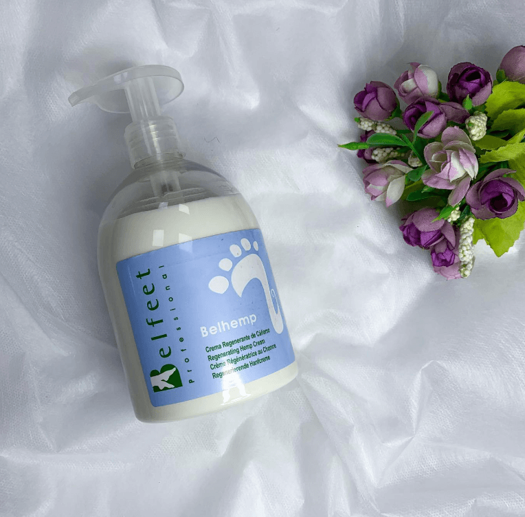 Питательный, увлажняющий и регенерирующий крем для сухой кожи ног